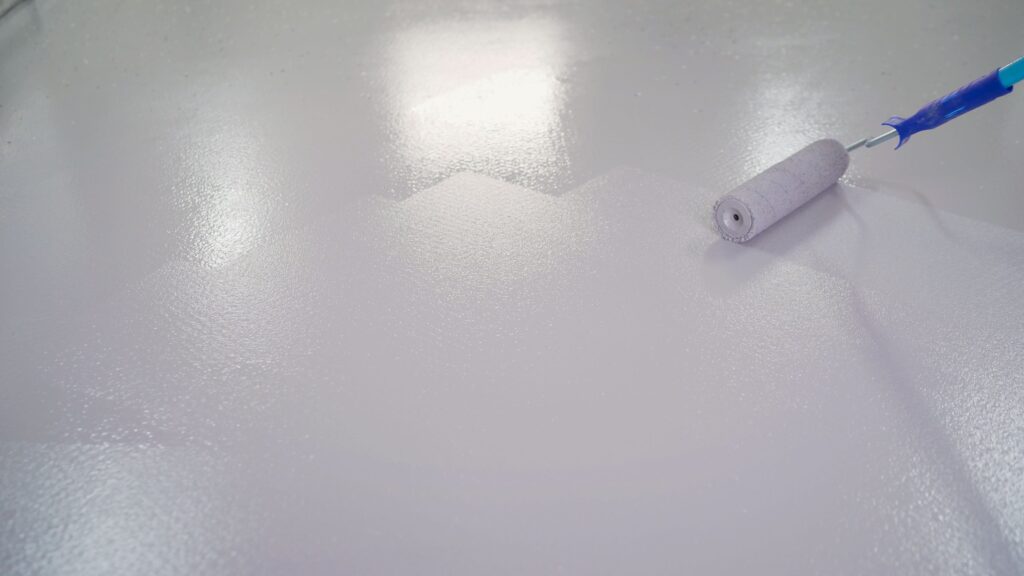 Application de peinture sur sol