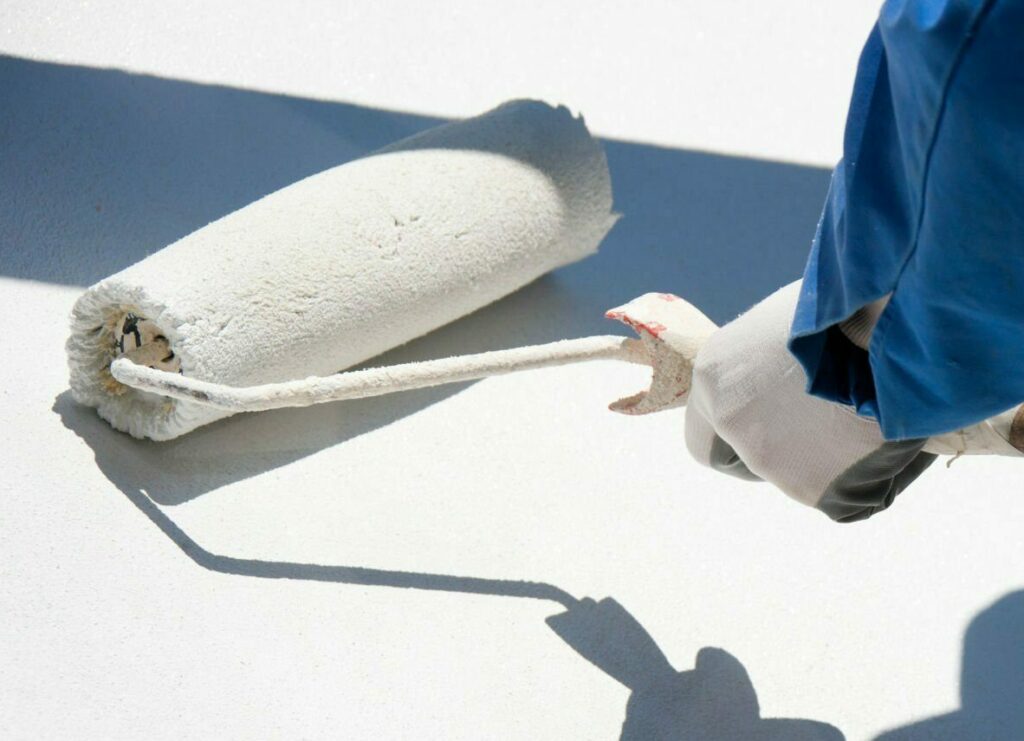 Application d’un revêtement toiture réfléchissant Cool Roof
